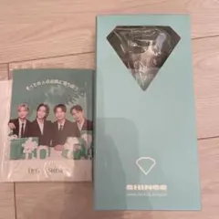 SHINee トレカ シャイニー DVD CD ペンライト 会報 グッズ SHINee WORLD VI [PERFECT ILLUMINATION]」のグッズ販売及び「SHINee