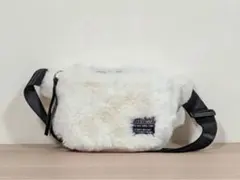 Lovetoxicホワイトファーボディバッグ