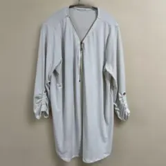 ホワイト長袖シャツ ジッパー付き　カジュアル　きれいめ　7.8分丈