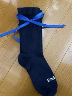 Tabio BadBlue コラボ リボン 靴下 ネイビー 22.5〜24.5のサムネイル