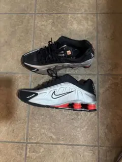 NIKE SHOX R4 ブラック×シルバー 赤ショックス