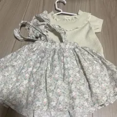 フリル付きトップスと花柄スカートセット