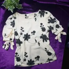 ✩.*˚韓国 美品✩*˚褒められブラウス！✩.*˚フラワー刺繍袖リボン