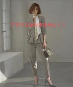 パンツ スーツ ベージュ