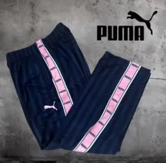 【人気色】PUMA トラックパンツ サイドライン ロゴ総柄 ピンク　y2k