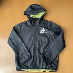 美品　アディダス　130ウィンドブレーカーアウター