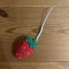 いちごのあみぐるみ ストラップ付き