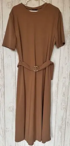 ZARAサイズブラウン ベルト付き 半袖ひざ丈ワンピース