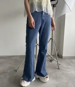 アプレジュールミニョン デニムフレアパンツ　ブーツカットデニム フレアデニムのサムネイル