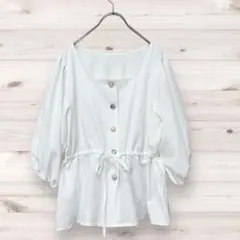 レディース トップス ブラウス（M）ホワイト スクエア 異ボタン 美品