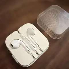 【純正・ケース付】Apple EarPods Lightningコネクタ