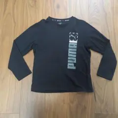 PUMA ロゴ入り 黒 長袖Tシャツのサムネイル