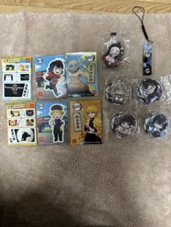 鬼滅の刃 グッズまとめ売り　缶バッジ キーホルダー