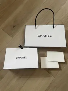 CHANELシャネルのコスメショッパー、ギフトボックス