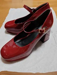 赤 ストラップ付き パンプス 厚底 22.5