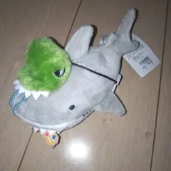 usjジョーズと恐竜のぬいぐるみ