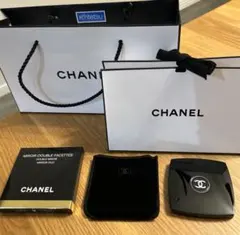 CHANEL ブラック スクエアミラー（カバー付き）