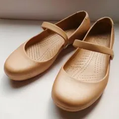 美品crocs クロックスアリスワーク W7 23cm ベージュ 軽量のサムネイル
