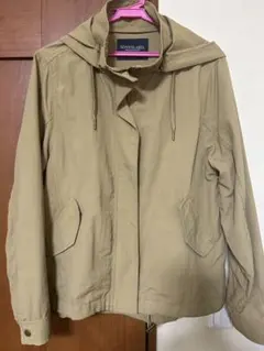 ベージュ マウンテンパーカー