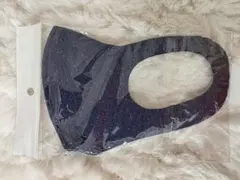 濃い青色のマスク