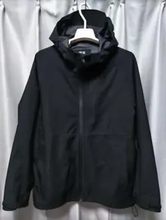 ユニクロ　ブロックテックパーカー　黒　M