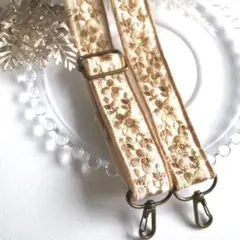 スマホショルダーストラップ 花柄刺繍 ベージュ