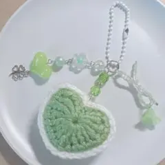 ハート　キーホルダー　ハンドメイド　編み物　ビーズ　チャーム　緑　グリーン