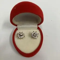 花形スタッドピアス クリスタル風ストーン付き