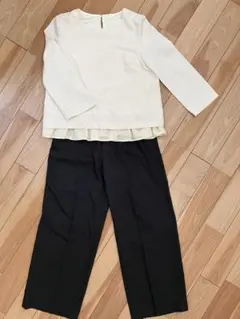 上下2着セット　オフホワイトトップス　ブラックワイドパンツセット