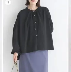 オムネス　アムンゼン(梨地) バンドカラーギャザーシャツのサムネイル