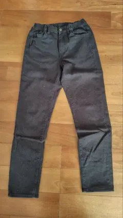 ブラック スリムフィットパンツ