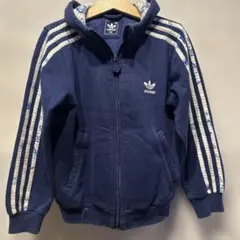 adidas キッズジップアップパーカー　130センチ