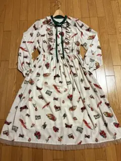 ［未使用］ロイスクレヨン花柄フリル付き長袖ワンピース Lois CRAYON（ワンピース）のフリマアイテム一覧