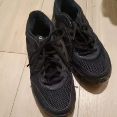 adidas 軽量ブラック シューズ