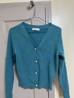 ガーリー　カーディガン　ターコイズブルー　グリーン　ボタンが可愛い　長袖ニット