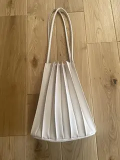 ホワイト プリーツ ショルダーバッグ