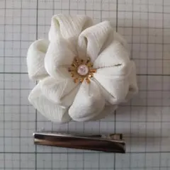 Ｔ131:成人式・和装・髪飾り・つまみ細工