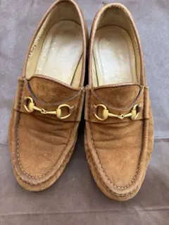 格安！GUCCI グッチ ブラウン スエード ローファー 金具付き - メルカリ