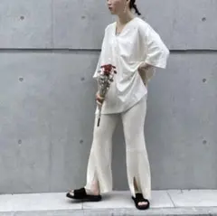 美品 JULY NINE ふわかる パンツ サイズM アイボリー/イージーパンツ
