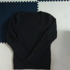 GAP ☆黒☆Vネックセーター