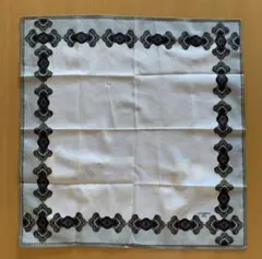 新品 未使用 ungaro ウンガロ ハンカチ 45×44cmのサムネイル