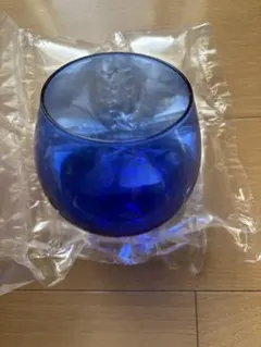 青いガラス製ラウンドグラス
