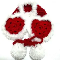 ハート模様の手編みイヤーマフラー