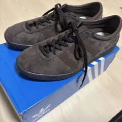 adidas ブラウン スニーカー