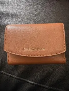 CHARLES & KEITH 二つ折り財布 ブラウン