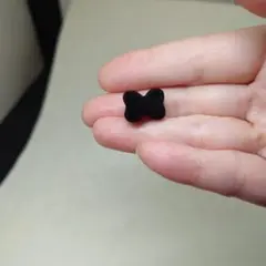 10個　フロッキービーズ リボン型 ブラック 秋冬パーツ