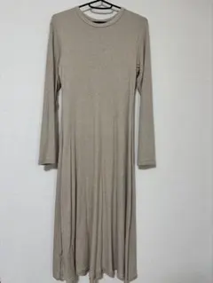 ユニクロ ロングワンピース（ベージュ）sサイズ