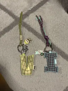 ラブブ PIN FOR LOVE イニシャル キーリングペンダント 【V】【I】