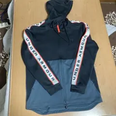 美品UNDER ARMOUR パーカー ブラック/ブルーグレー　フルジップ