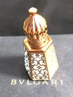 【アンティーク】ドバイセレブ御用達　金色装飾 六角形香水ボトル